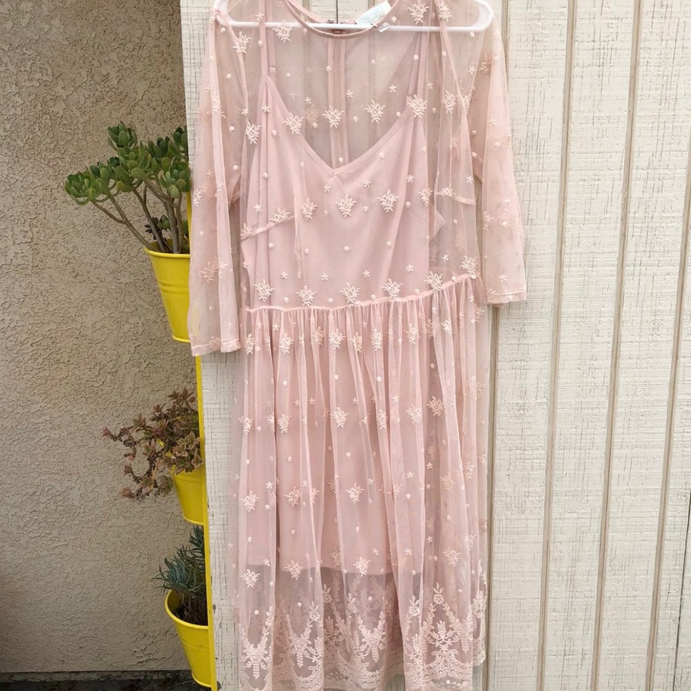 ⭐️ Forever 21 blush dress